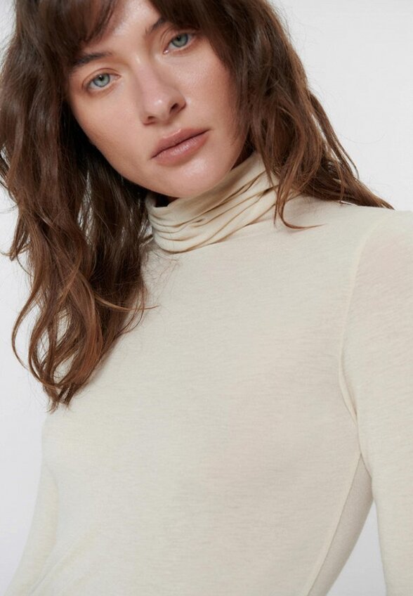 Водолазка Daisyknit