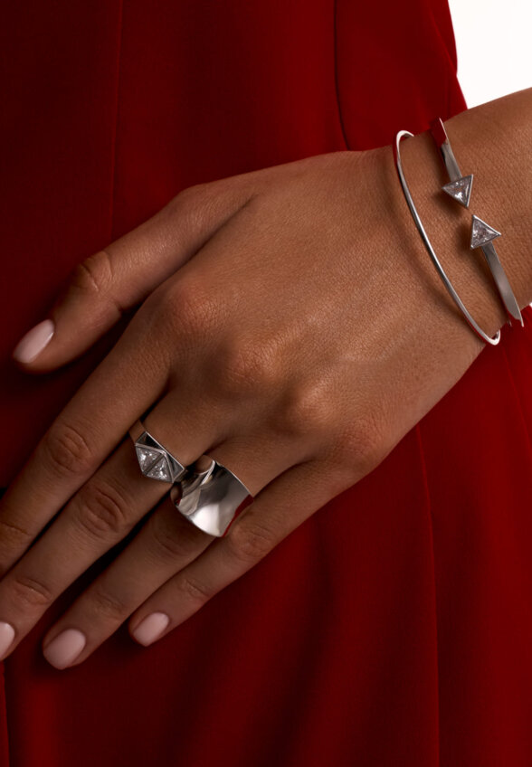 Широкое кольцо вогнутой формы из серебра MIE