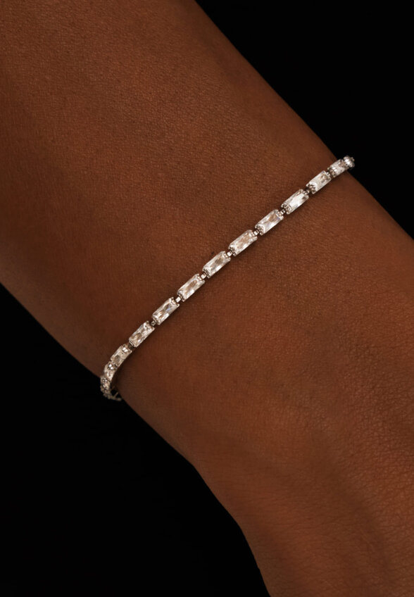Теннисный серебряный браслет с фианитами в огранке Багет MIE