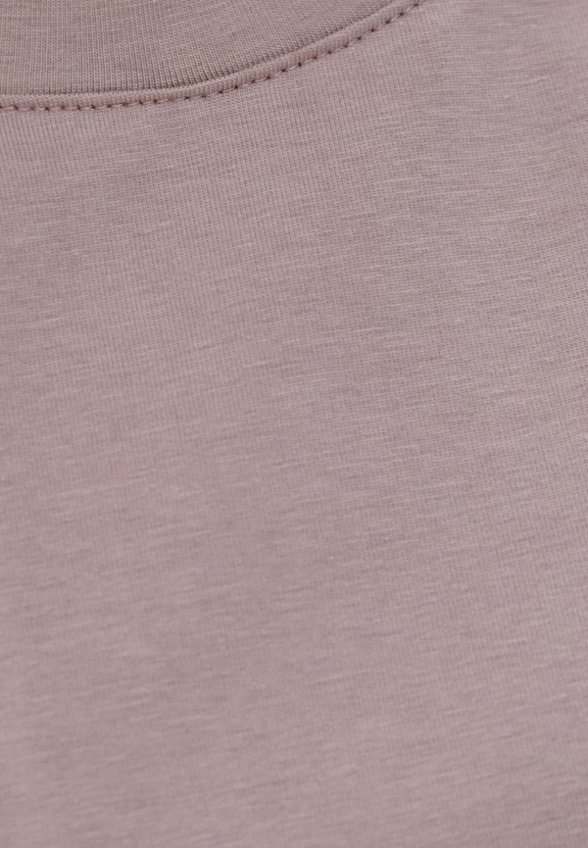 Футболка Minaku