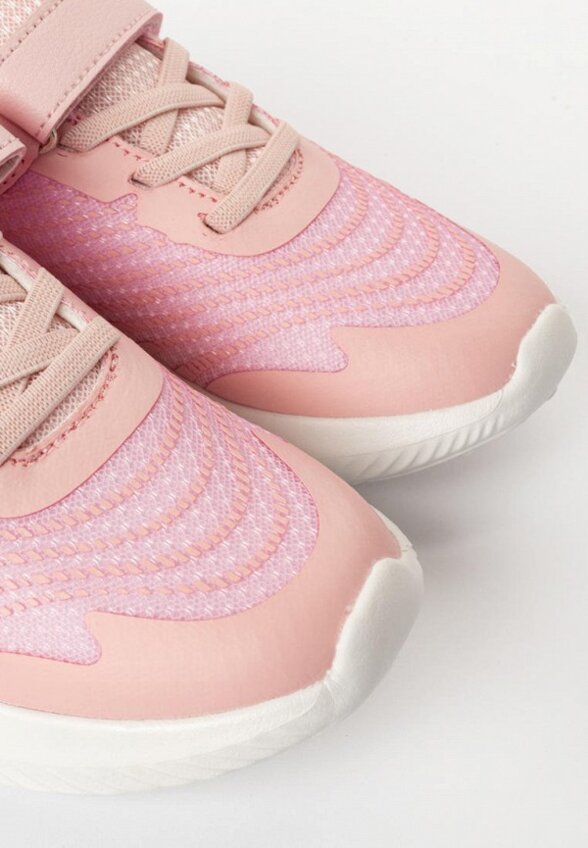 Кроссовки Tikkago