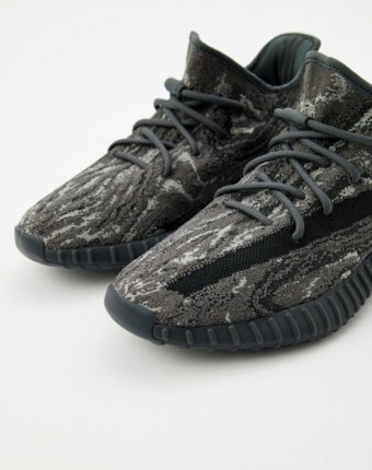 Кроссовки adidas YEEZY женщинам