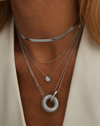 Серебряное колье с круглой подвеской MIE женщинам