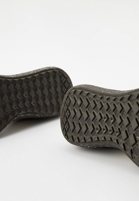 Кроссовки Vans