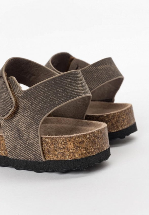 Сандалии Tikkago