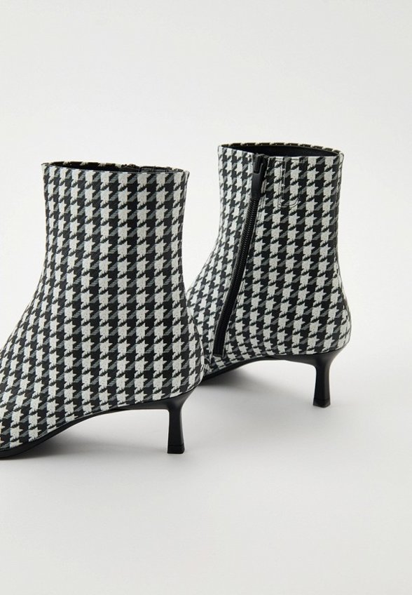 Ботильоны Ekonika