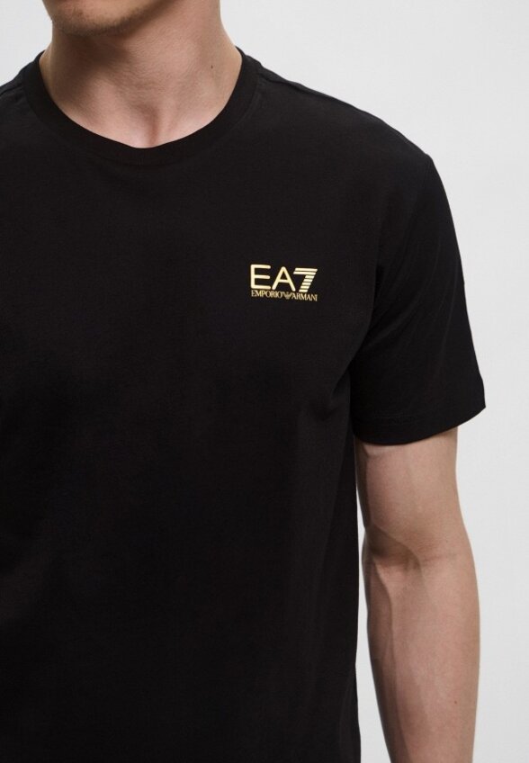 Футболка EA7
