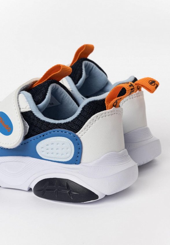 Кроссовки Tikkago