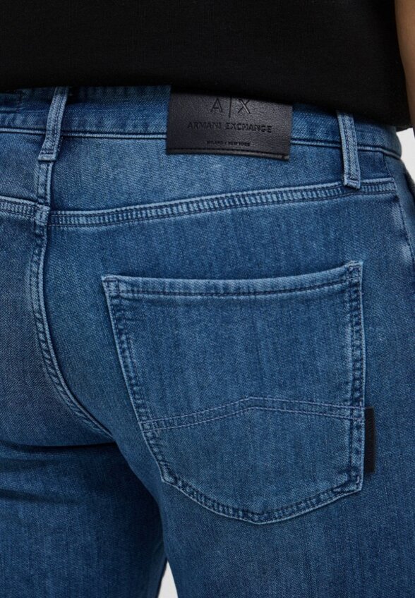 Джинсы Armani Exchange