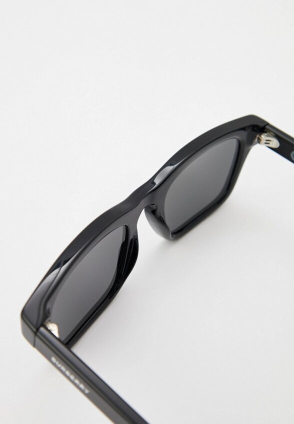 Очки солнцезащитные Burberry