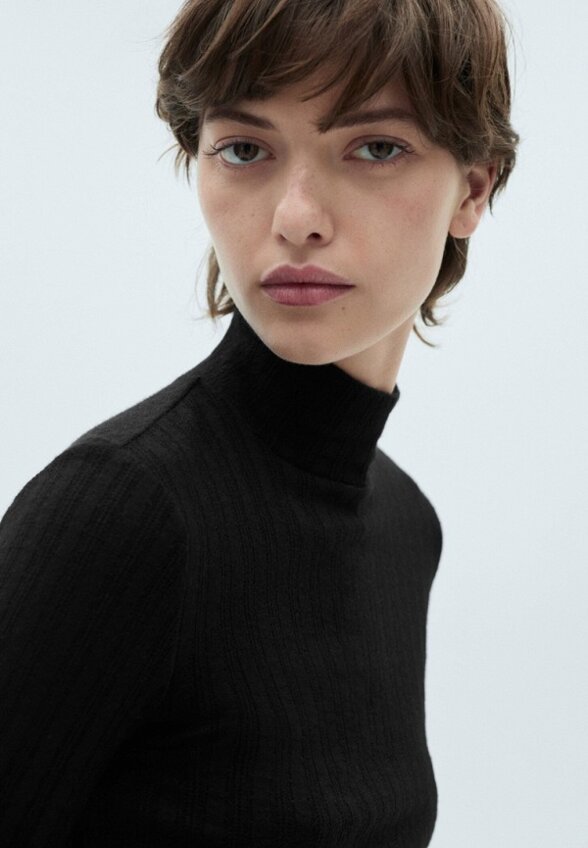 Водолазка Mango