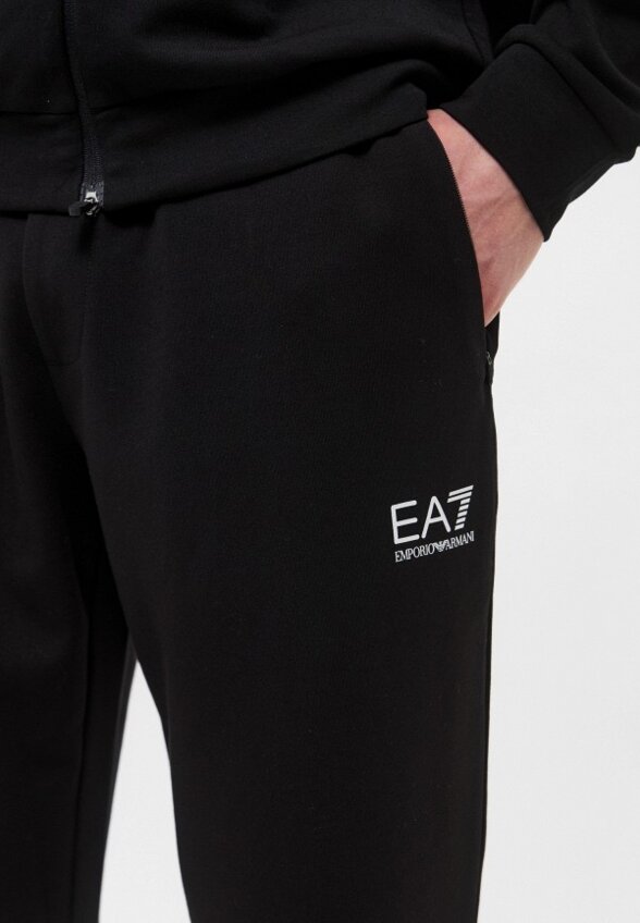 Костюм спортивный EA7