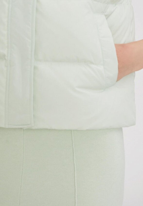 Жилет утепленный To Be Blossom