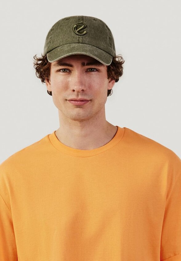 Бейсболка Ecco