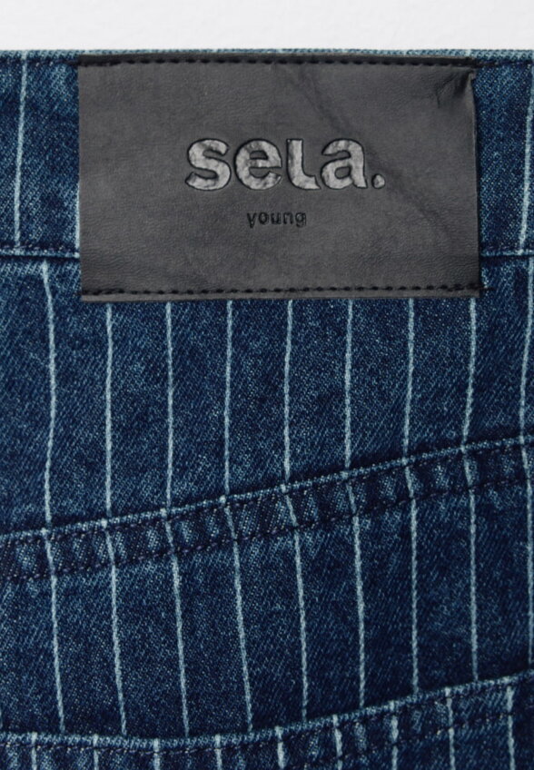 Джинсы из линейки SELA Young