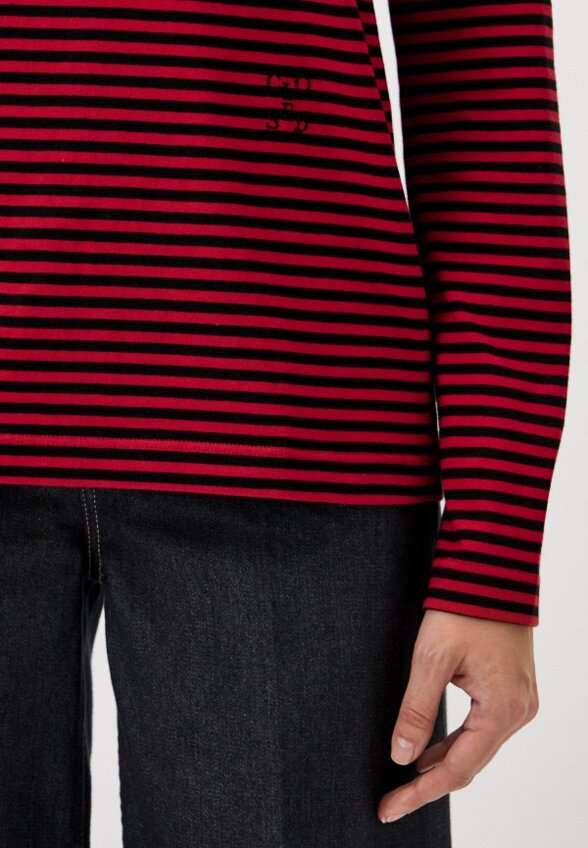 Лонгслив Closed