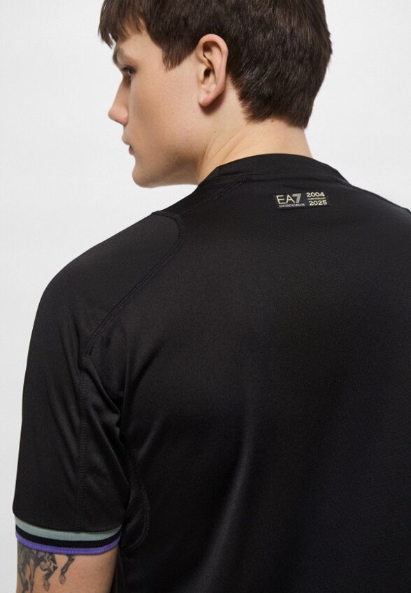 Футболка EA7