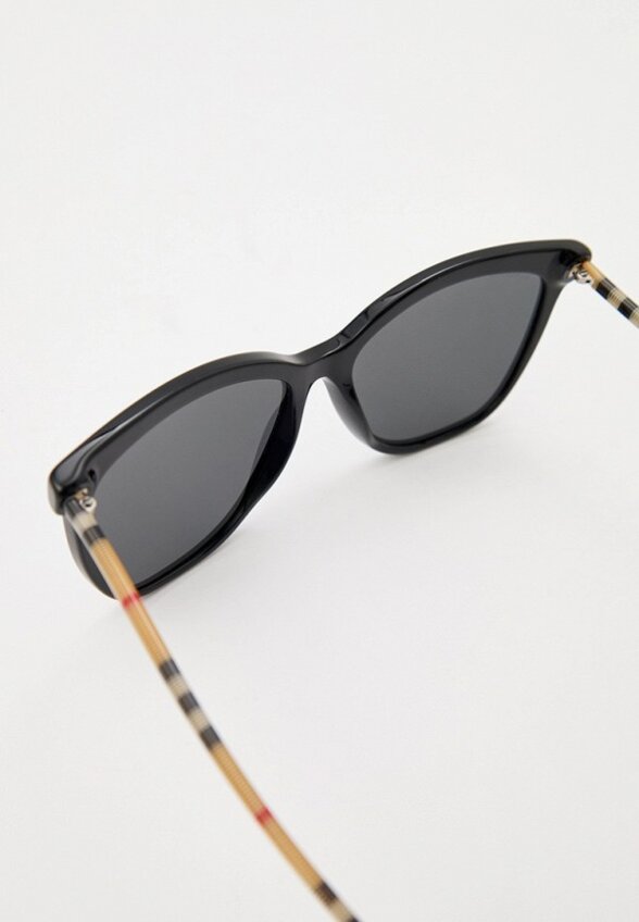 Очки солнцезащитные Burberry