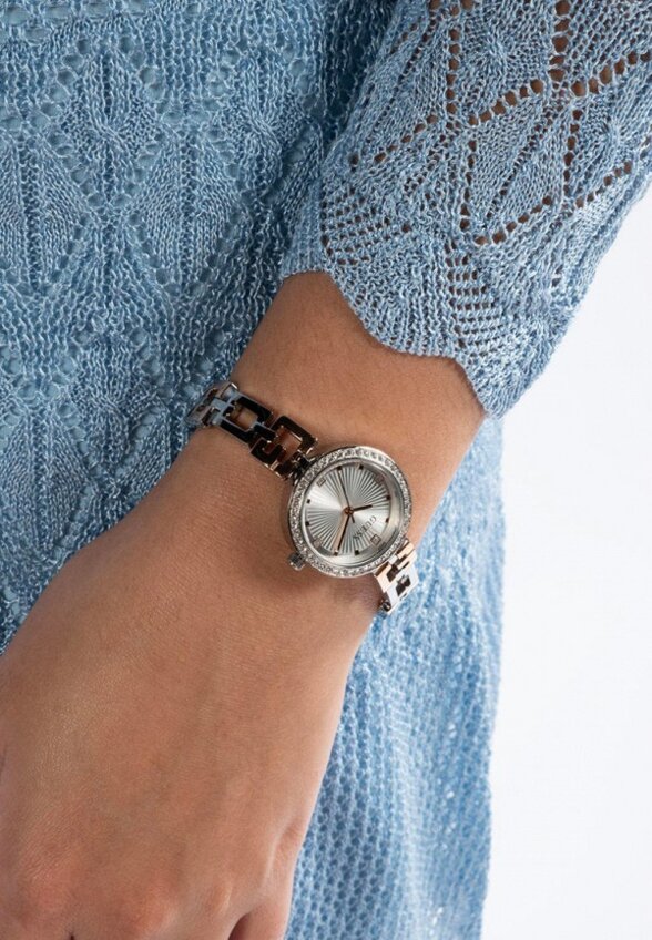 Часы Guess