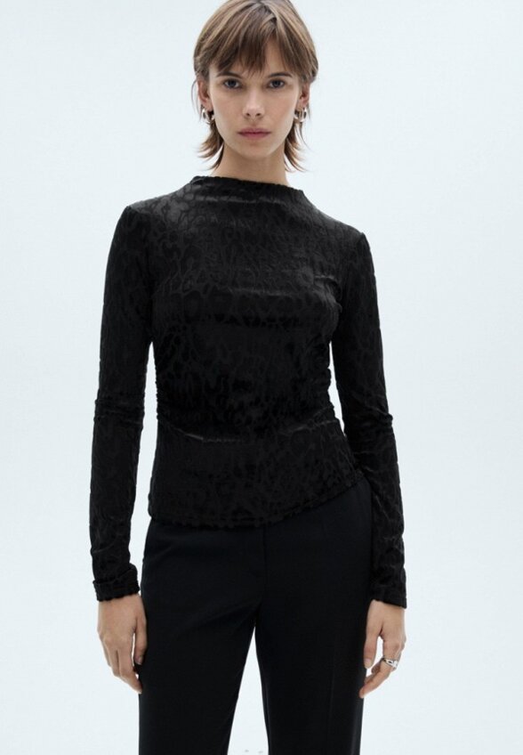 Лонгслив Mango