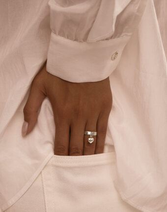 Широкое серебряное кольцо с подвеской сердцем MIESTILO MIE женщинам