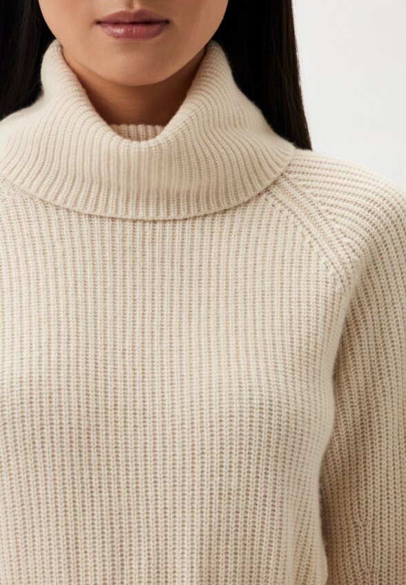 Свитер Caractere