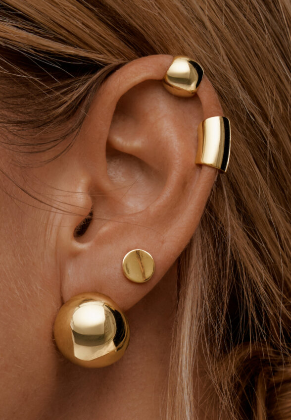 Вытянутый кафф с фианитом из серебра в покрытии желтое золото MIE