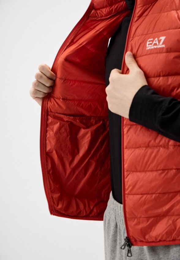 Жилет утепленный EA7