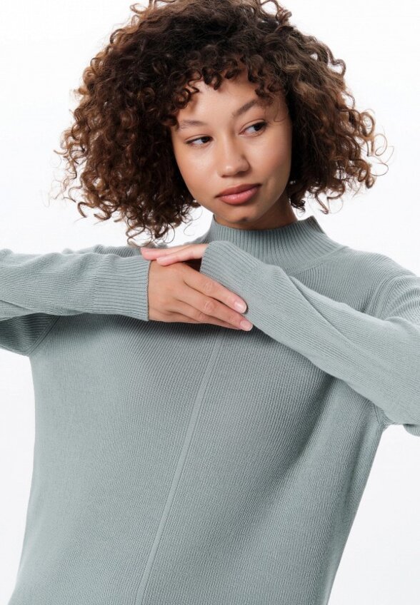 Свитер Ареола