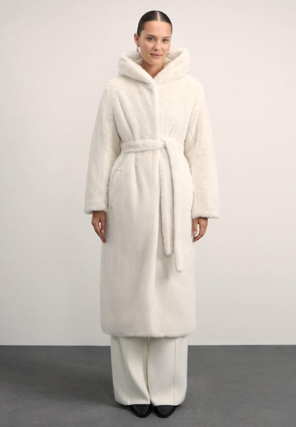 Пальто меховое Zarina