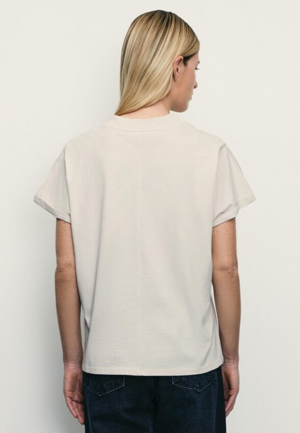 Футболка Zarina