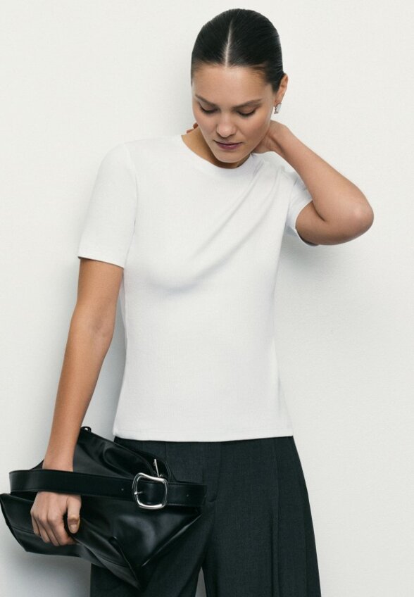 Футболка Zarina