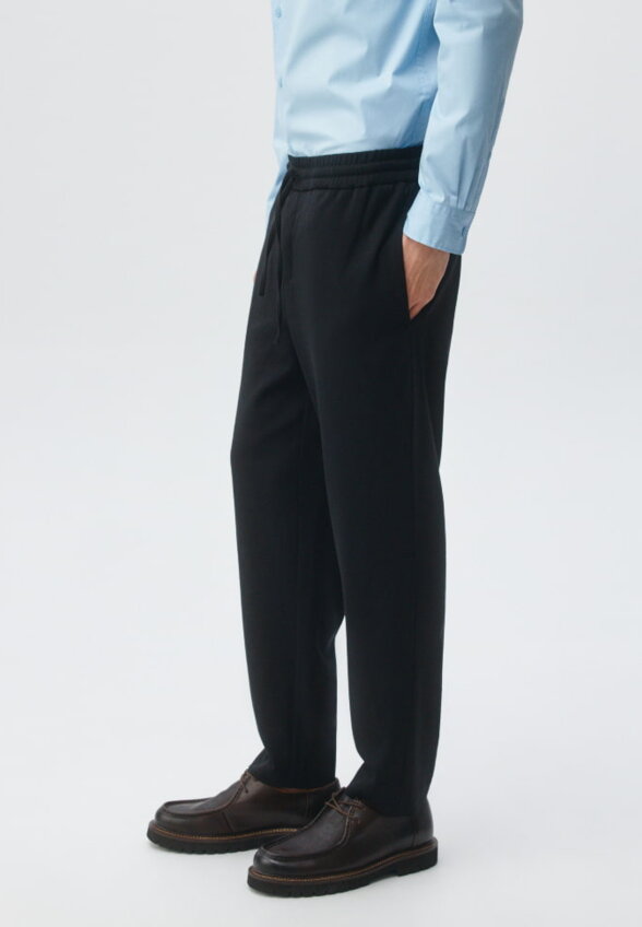 Брюки slim fit со средней посадкой