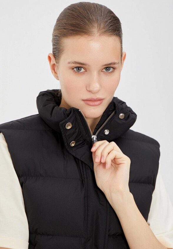 Жилет утепленный To Be Blossom