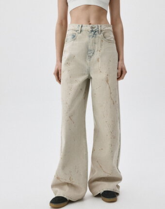 Джинсы WIDE LEG с декоративными брызгами женщинам