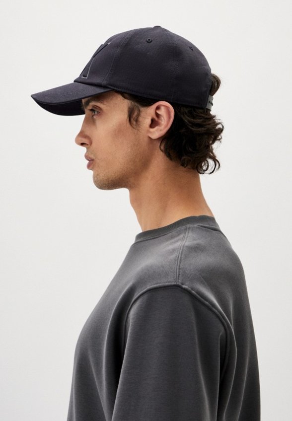 Бейсболка Armani Exchange