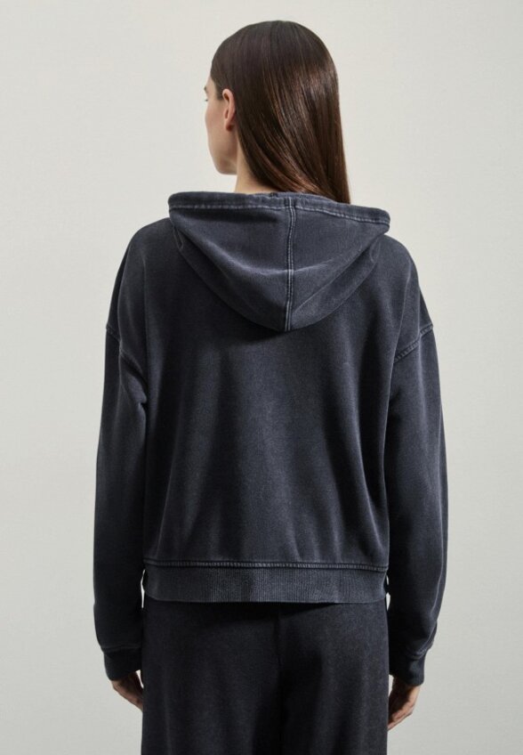 Толстовка Zarina