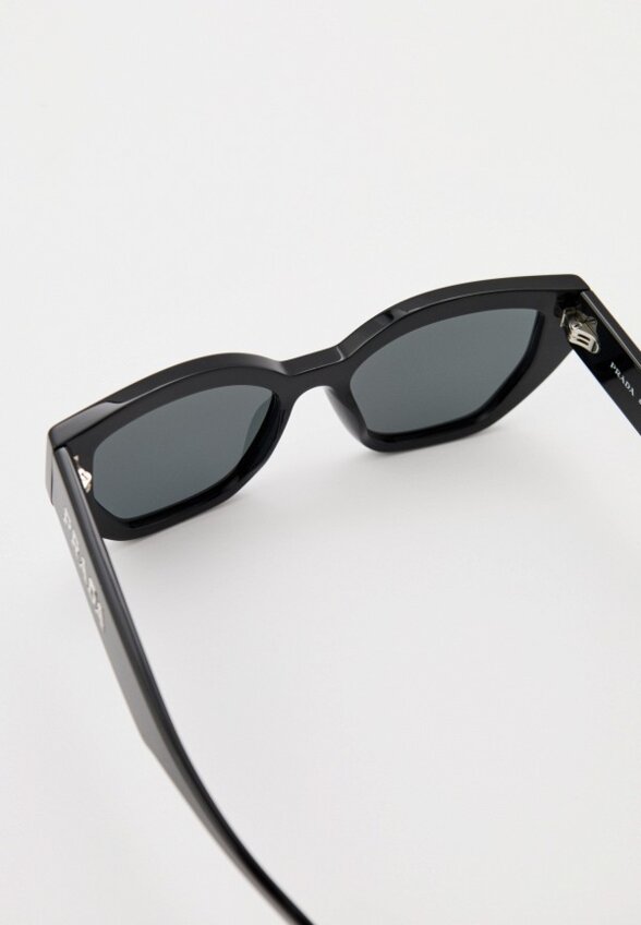 Очки солнцезащитные Prada