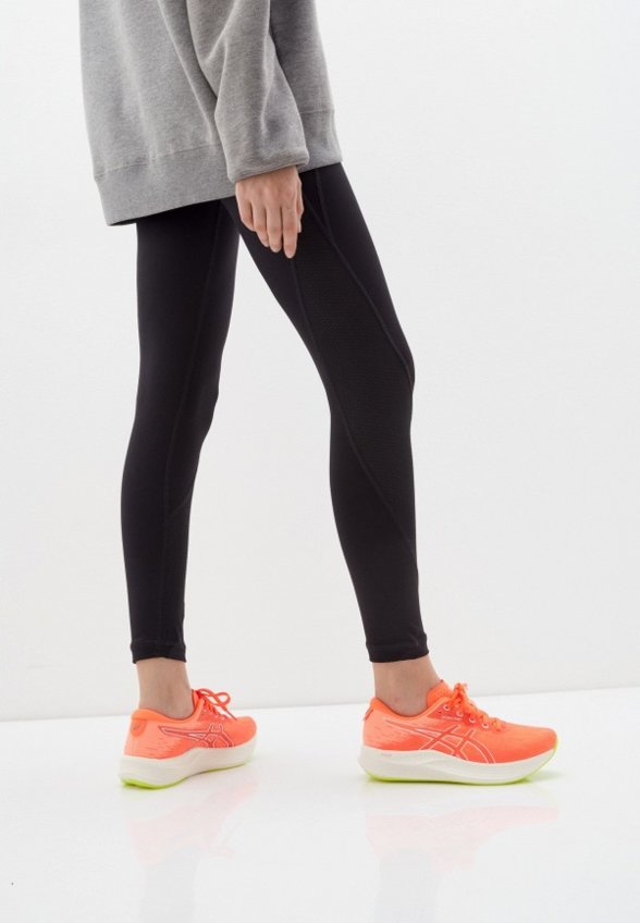 Кроссовки ASICS