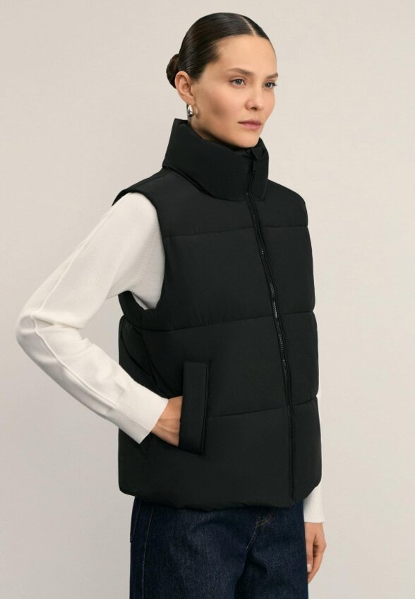 Жилет утепленный Zarina