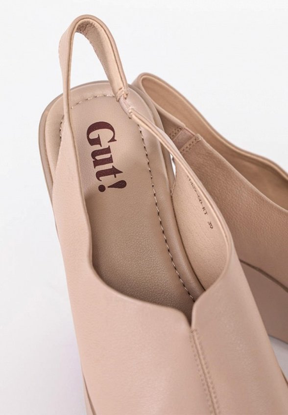 Босоножки Gut