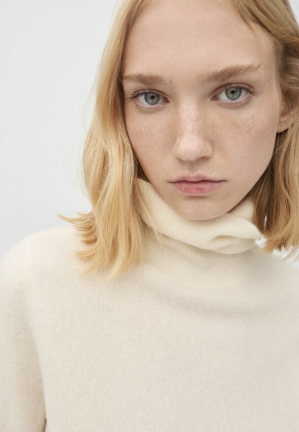 Водолазка Mango