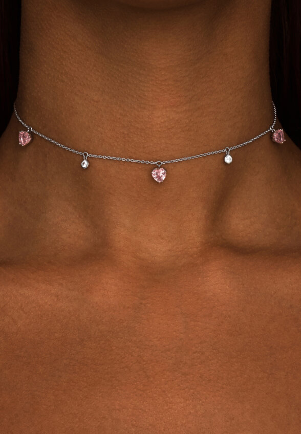 Серебряное колье-чокер ЛЮБОВЬ с розовыми сердцами MIE