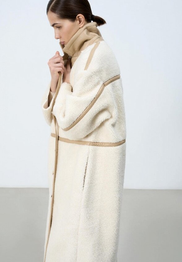 Пальто Brusnika