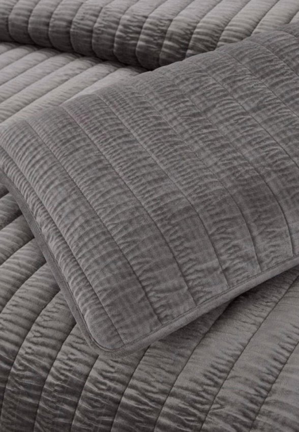 Комплект с покрывалом Sofi De Marko