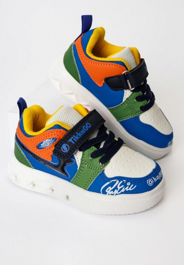 Кроссовки Tikkago