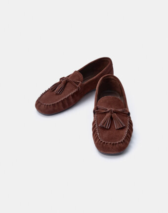 Лоферы из натуральной замши с кисточками женщинам