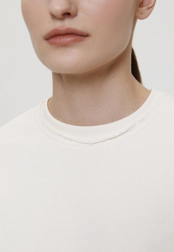 Свитшот All We Need