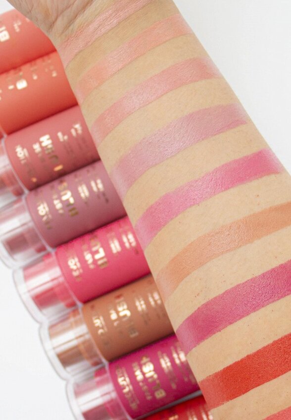 Румяна Revolution