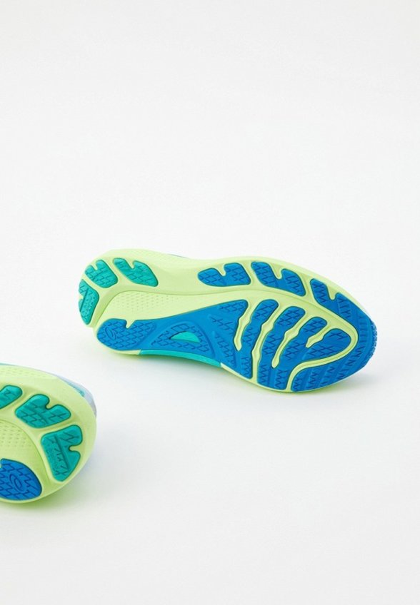 Кроссовки ASICS